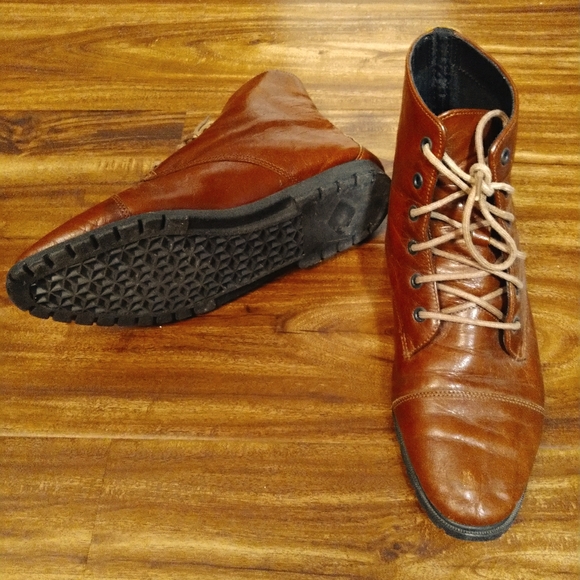 What's New Upper Leather Boots - Picture 3 of 3